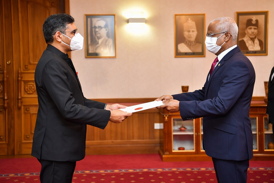 New Indian High Commissioner presents Credentials to the President