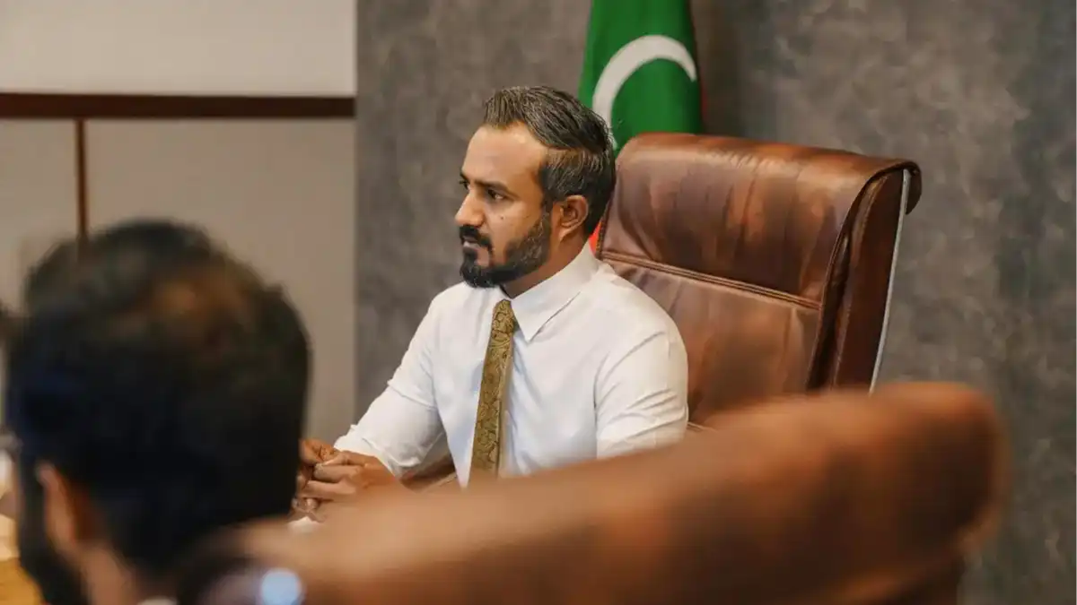 ތެލުގެ އަގު އިންތިހާއަށް އުފުލިފައިވާތީ މޭޔަރު ޢާޠިފް ކަންބޮޑުވުން ފާޅުކުރައްވައިފި