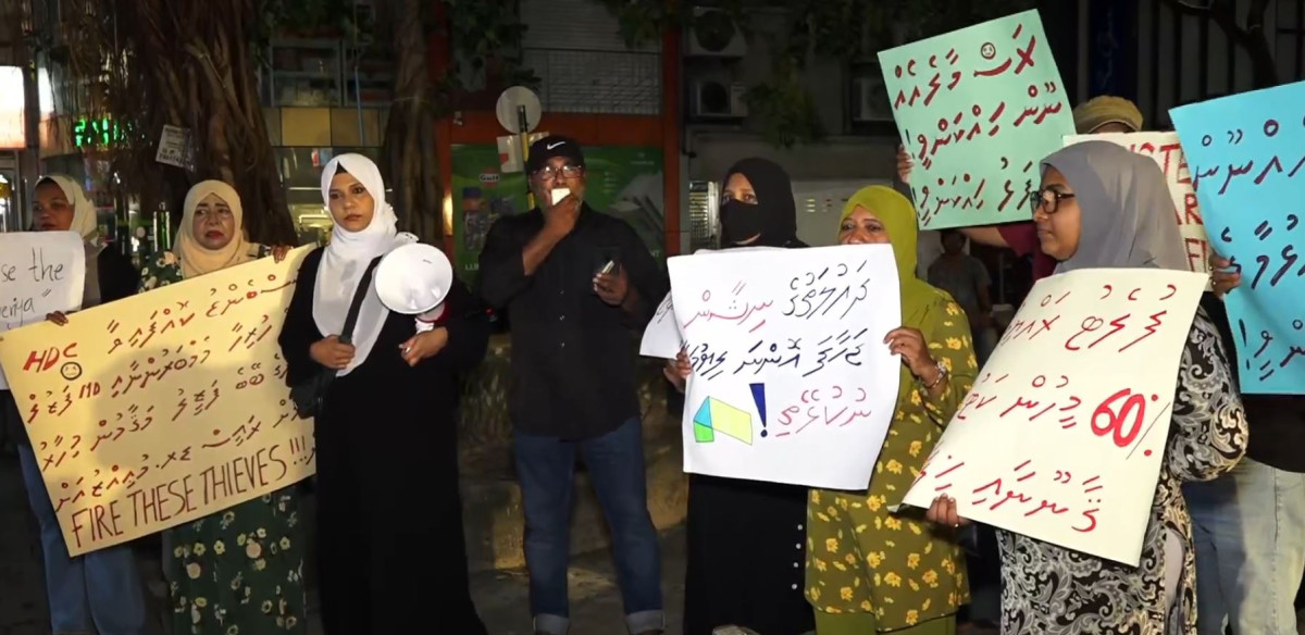 ފްލެޓާއި ގޯތި މުޒަހަރާ