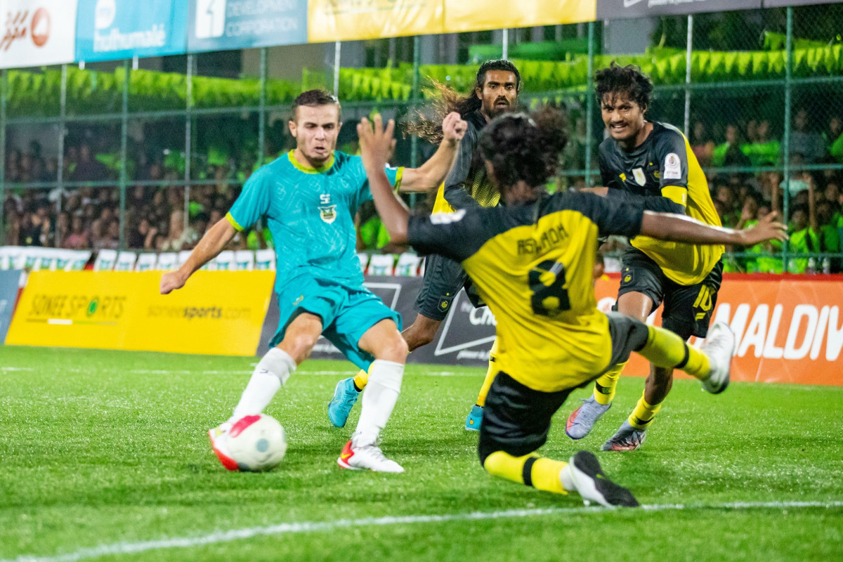 ވެމްކޯގެ އަލީ ހޮދަދާދީ ގޯލަށް ބޯޅަ ފޮނުވާލަން މަސައްކަތްކުރަނީ