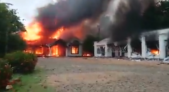 ސްރީލަންކާ ސަރުކާރު ނިސްބަތްވާ ޕާޓީ، ސްރީ ލަންކާ ޕޮޑުޖާނާ ޕެރަމުނާ (އެސްއެލްޕީޕީ)ގެ މަޖިލިސް މެމްބަރުންގެ ގެތަކަށް ހަމަލާދީ، ބައެއް ގެތަކުގައި ރޯކޮށްލައިފި