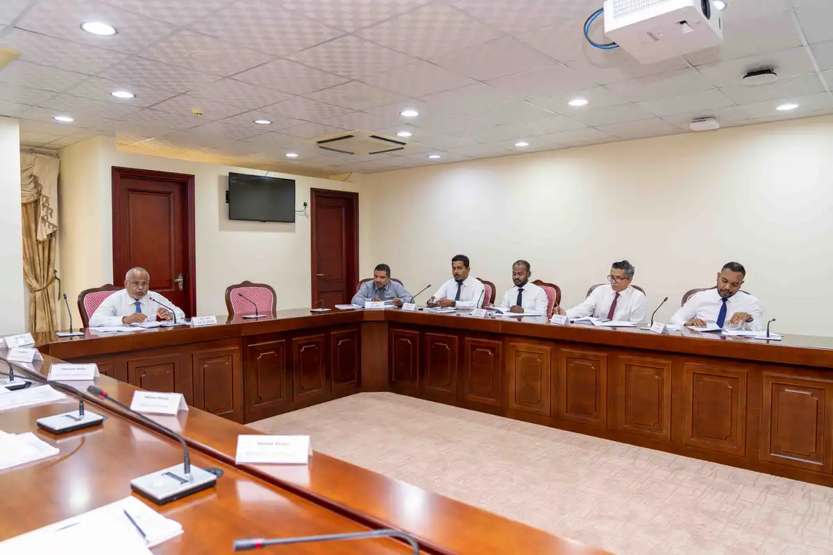 ރައްޔިތުންގެ މަޖިލީހުގެ ލާމަރުކަޒީ ކޮމިޓީއިން ދިވެހިރާއްޖޭގެ އިދާރީ ދާއިރާތައް ލާމަރުކަޒީ އުސޫލުން ހިންގުމުގެ ޤާނޫނަށް އިސްލާހު ގެނައުމުގެ ބިލު ދިރާސާކުރުން