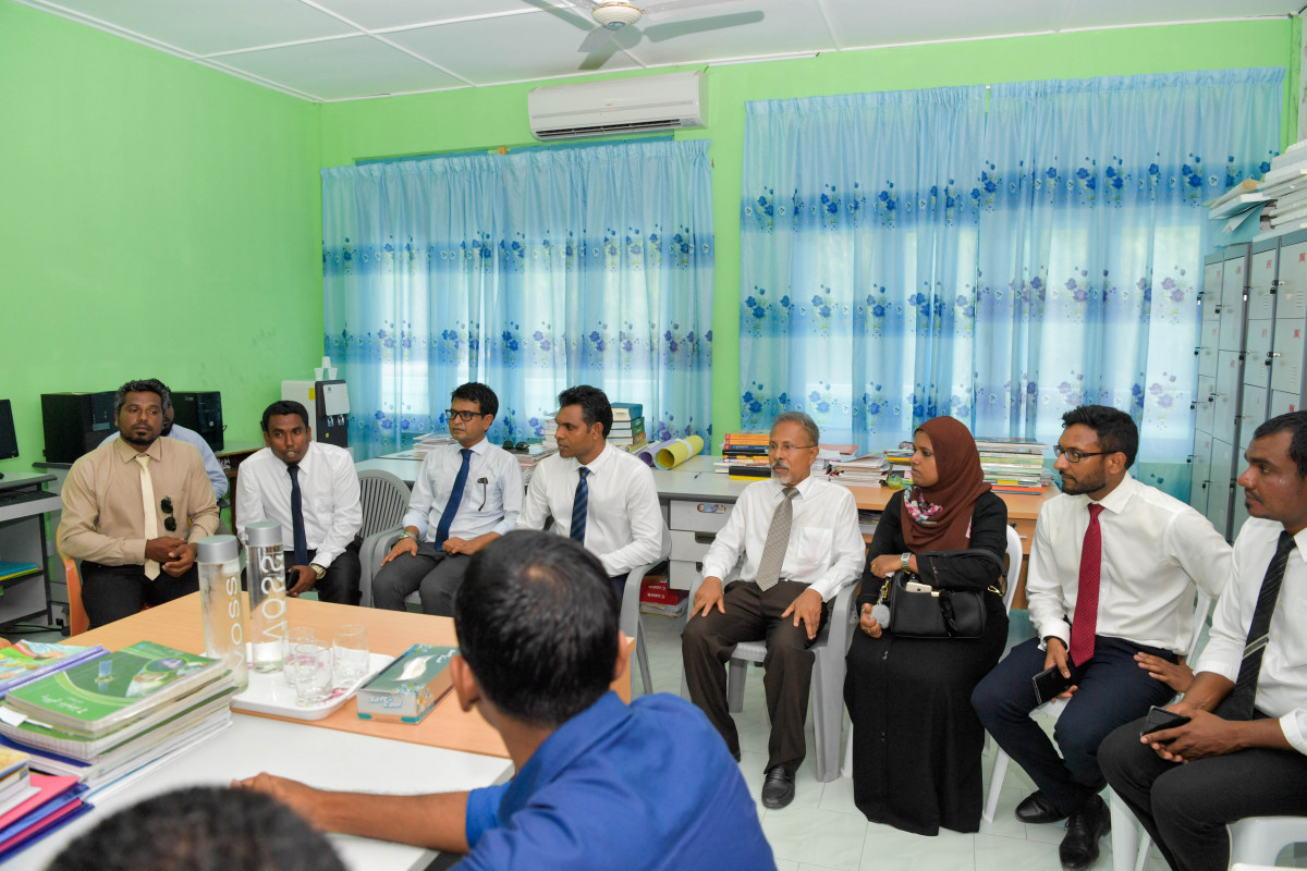 22 ޖޫން 2019 --ނައިބުރައީސް ވަނީ ތުރާކުނަށް ވަޑައިގެން އެރަށުގެ ސުކޫލުގެ އިތުރުން އެ ރަށު މުއައްސަސާތަކަށް ވަނީ ޒިޔާރަތް ކުރައްވާފައި-- ފޮޓޯ: ރައީސް އޮފީސް