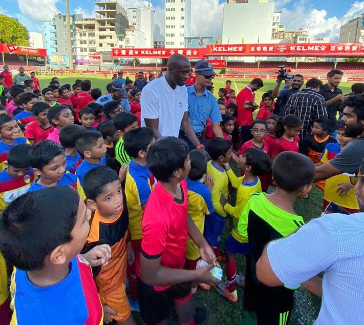 ޔާޔާ ޓޫރޭ ރާއްޖޭގެ ޒުވާން ކުޅުންތެރިންނާއެކު