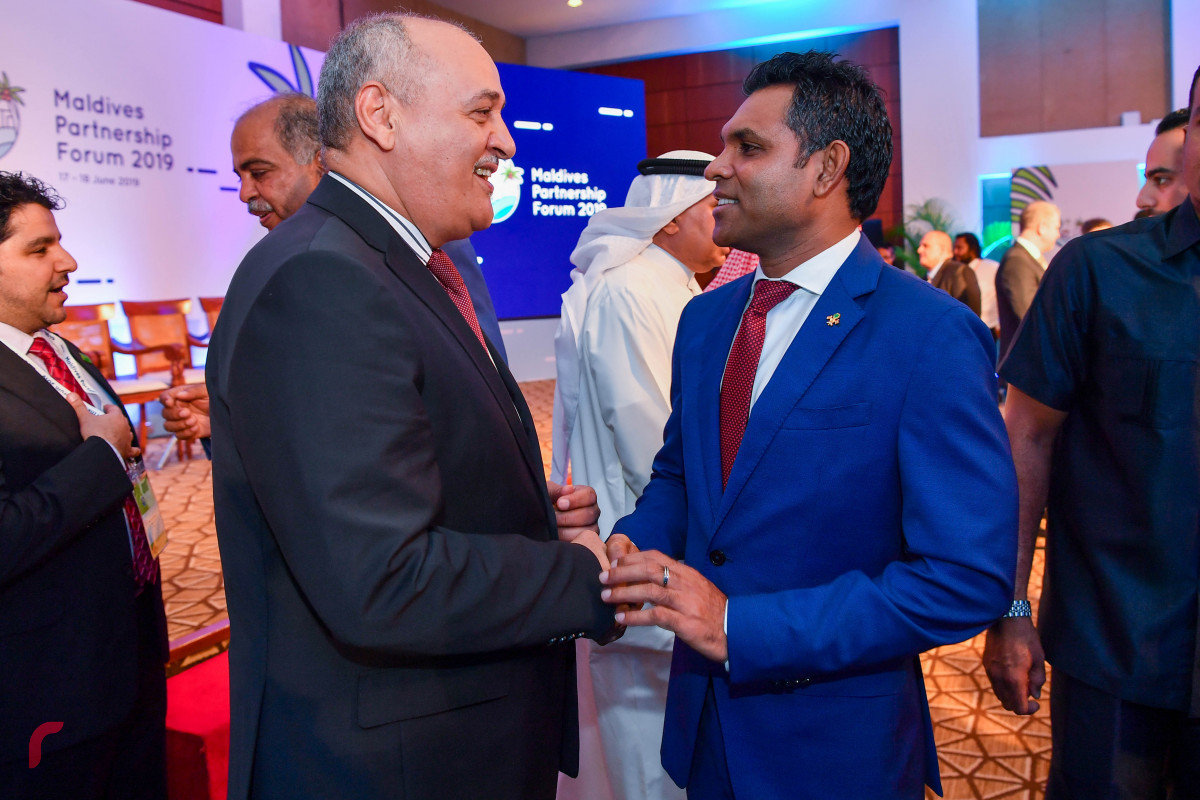 17 ޖޫން 2019 --މޯލްޑިވްސް ޕާރޓްނަރޝިޕް ފޯރަމް ގެ ތެރެއިން. މި ފޯރަމް ހުޅުވުމުގެ ރަސްމިއްޔާތުގައި ފޯރަމްގެ ބައިވެރިއަކާ ނައިބު ރައީސް ފައިސަލް ނަސީމް ސަލާމްކުރައްވަނީ.-- ފޮޓޯ: ރައީސް އޮފީސް