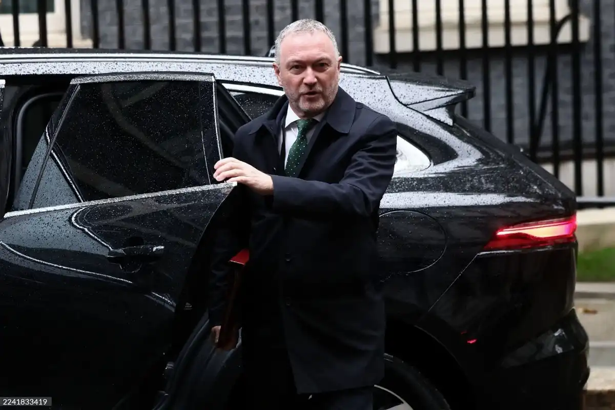 އިނގިރޭސިވިލާތުގެ ހައުސިންގ ސެކްރެޓަރީ ސްޓީވް ރީޑް