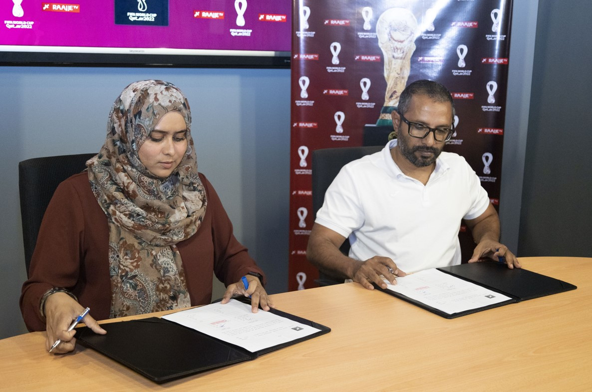 އަލީ އުމަރާއެކު ސޮއިކުރުން