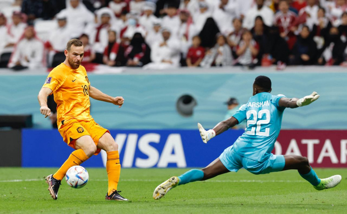 ޤަތަރު އަދި ނެދަލެންޑްސް ކުޅުނު މެޗުގެ ތެރެއިން - ފޮޓޯ: ރޮއިޓާސް