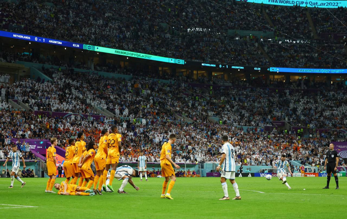 އާޖެންޓީނާ އަދި ނެދަލެންޑްސް ކުޅުނު މެޗުގެ ތެރެއިން - ފޮޓޯ: ރޮއިޓާސް