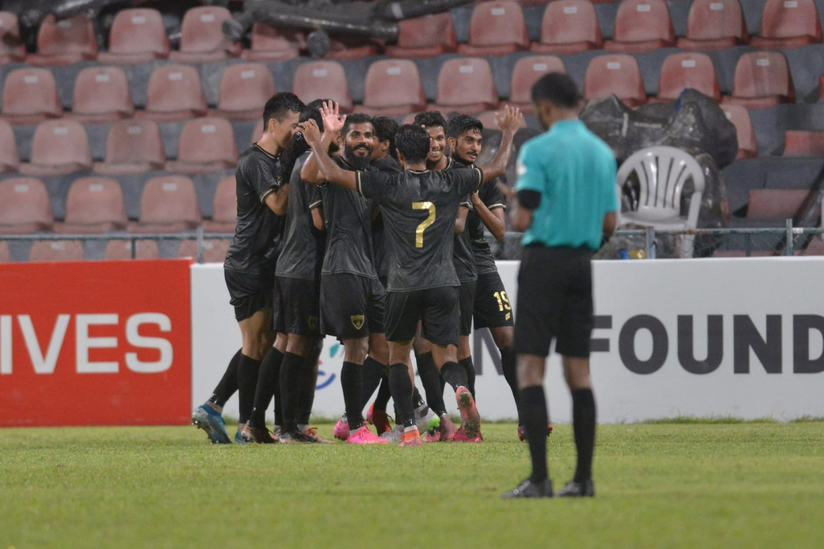 ލަނޑުޖެހުމަށްފަހު އީގަލްސް ކުޅުންތެރިން އުފާފާޅުކުރަނީ