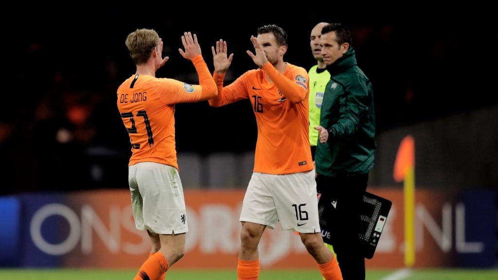 ޔޫރޯ ކޮލިފައިން މެޗެއްގެ ތެރެއިން ނެދަލެންޑްސްގެ ކުޅުންތެރިއަކު ބަދަލުކުރަނިކޮށް