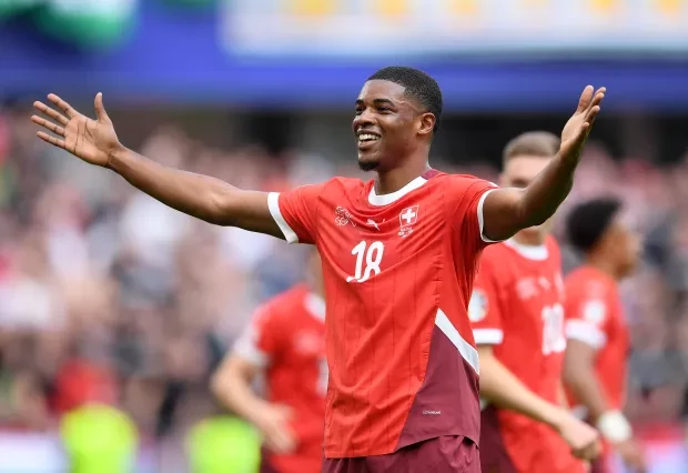 މެޗުގައި ލަނޑު ޖެހުމަށްފަހު ސްވިޒަލެންޑްގެ ޑުއާ އުފާ ފާޅު ކުރަނީ