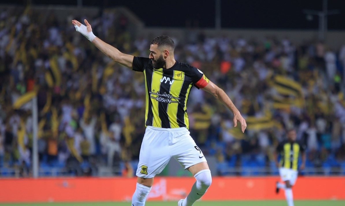 މެޗުގައި ލަނޑު ޖެހުމަށްފަހު ބެންޒެމާ އުފާ ފާޅު ކުރަނީ