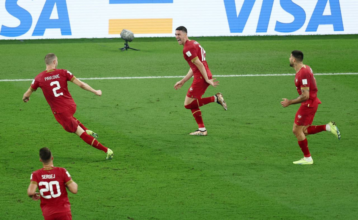 ސްވިޓްޒަލަންޑް އަދި ސަރބިއާ ކުޅުނު މެޗުގެ ތެރެއިން - ފޮޓޯ: ރޮއިޓާސް