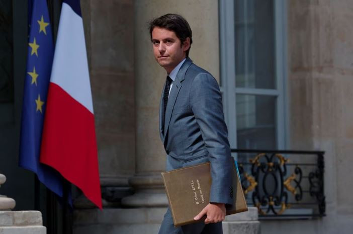 ފްރާންސްގެ ސްކޫލްތަކަށް އަބާޔާ ލައިގެން ނުދެވޭގޮތަށް ހަދަން ނިންމައި، އެގައުމުގެ އެޑިއުކޭޝަން މިނިސްޓަރު ވަނީ އެކަން އިއުލާނުކުރައްވާފައި