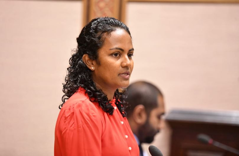 މިނިސްޓަރު އާމިނަތު ޝައުނާ