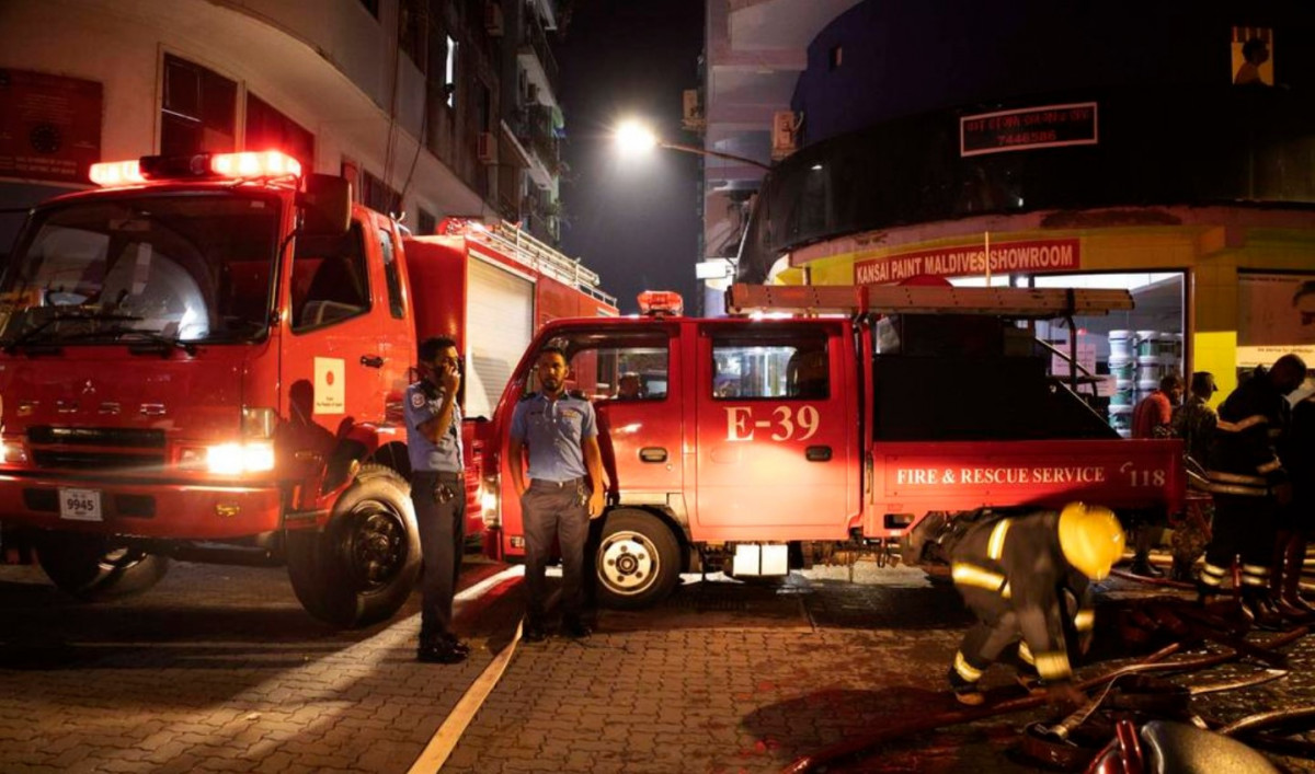 މ. ނިރުފެހިގޭގައި ހިނގި އަލިފާނުގެ ޙާދިސާ - ޙާދިސާގެ ރިޕޯޓް ފުލުހުންނަށް ލިބިފައިވަނީ ބުދަ ދުވަހުގެ ރޭ މެންދަމު 12:30 ހާއިރު - ފޮޓޯ: ރާއްޖެއެމްވީ