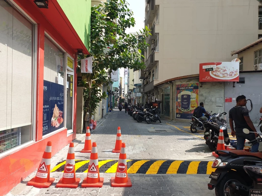 ސްޕިޑް ބްރޭކަރުގައި ދަވާދުލަނީ