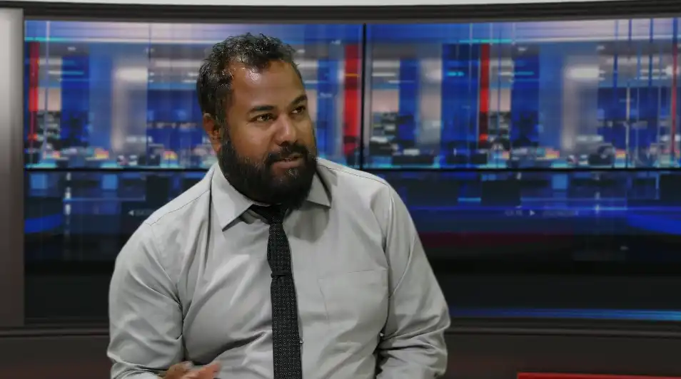 ރާއްޖެޓީވީގެ ފަލަސުރުހީ ޕްރޮގްރާމްގައި ގާނޫނީ ވަކީލު މުސްތަފާ ހަމީދު ވާހަކަ ދައްކަވަނީ.