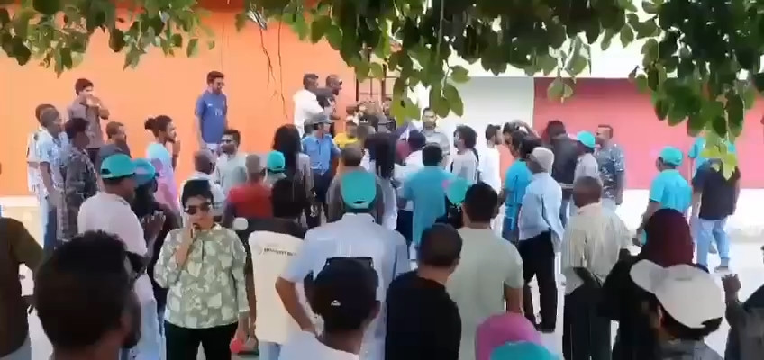 ސަރުކާރަށް ތާއީދުކުރާ ފަރާތްތަކުން މާމެންދޫގައި ހިންގި ހަމަނުޖެހުމުގެ ތެރެއިން