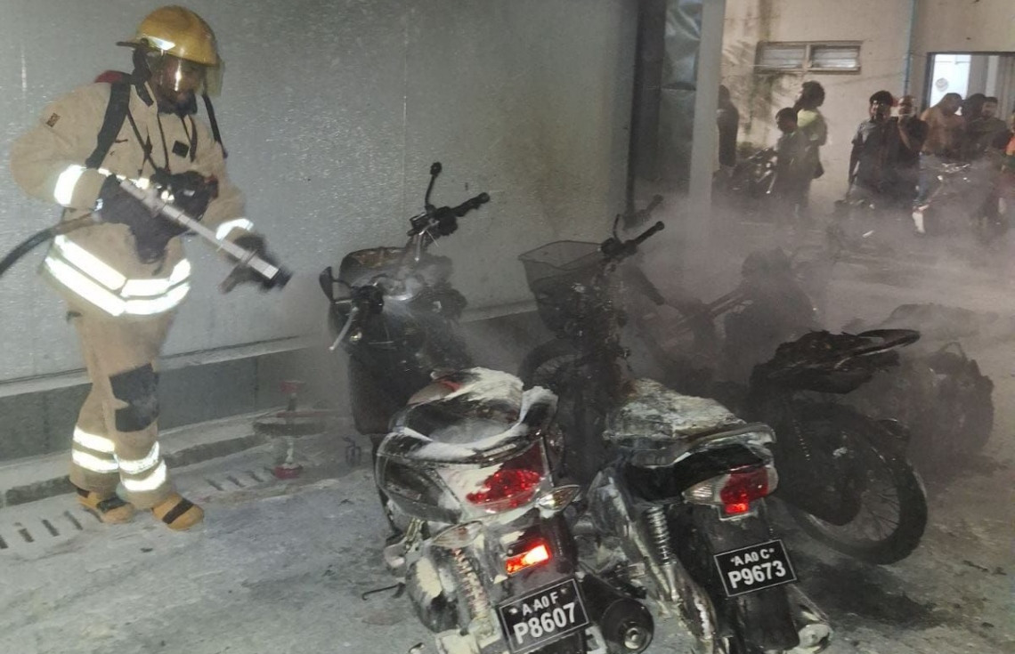 ސައިކަލްތަކެއްގައި ރޯވި އަލިފާން އެމްއެންޑީއެފް ފަޔަރ އެންޑް ރެސްކިޔު ސަރވިސްއިން ނިއްވާލުން