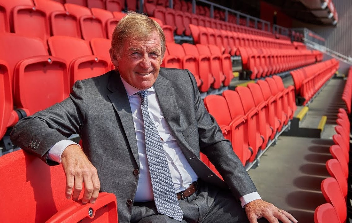 ލިވަޕޫލްގެ ކުރީގެ ފޯވާޑް އަދި އެޓީމުގެ ކުރީގެ ކޯޗު ކެނީ ޑަލްގްލިޝް