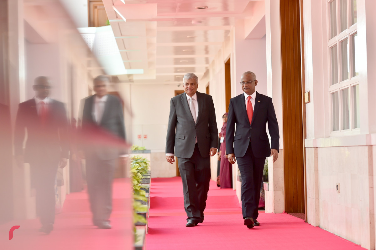 2 ސެޕްޓެމްބަރ 2019 --ބޮޑުވަޒީރު ރަނިލް ރަނިލް ވިކްރަމަސިންހަ ރައީސުލް ޖުމްހޫރިއްޔާ އިބްރާހިމް މުހައްމަދު ސާލިހް އާއި ރައީސް އޮފީހުގައި، ބައްދަލުކުރައްވަނީ-- ފޮޓޯ: ރައީސް އޮފީސް