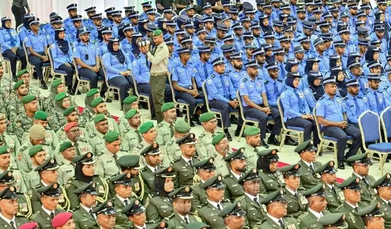 ދިވެހި ސިފައިންނާއި ފުލުހުން