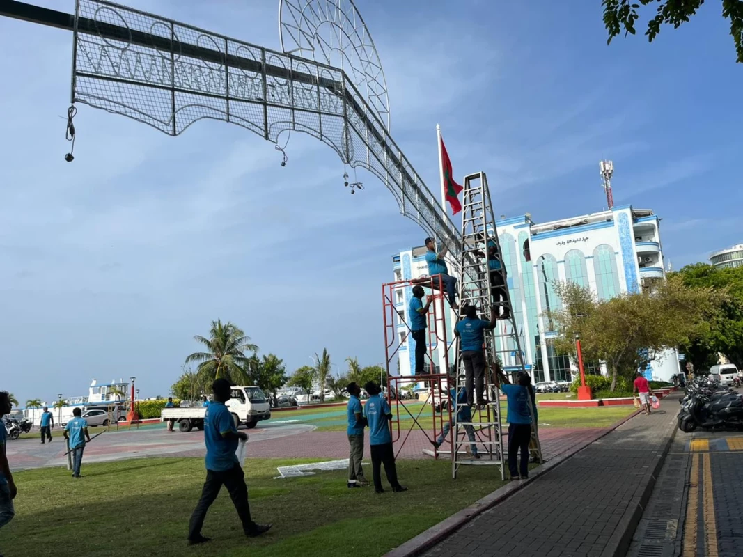 މާލެސިޓީ ކައުންސިލްގެ މުއައްޒަފުން މަސައްކަތުގައި