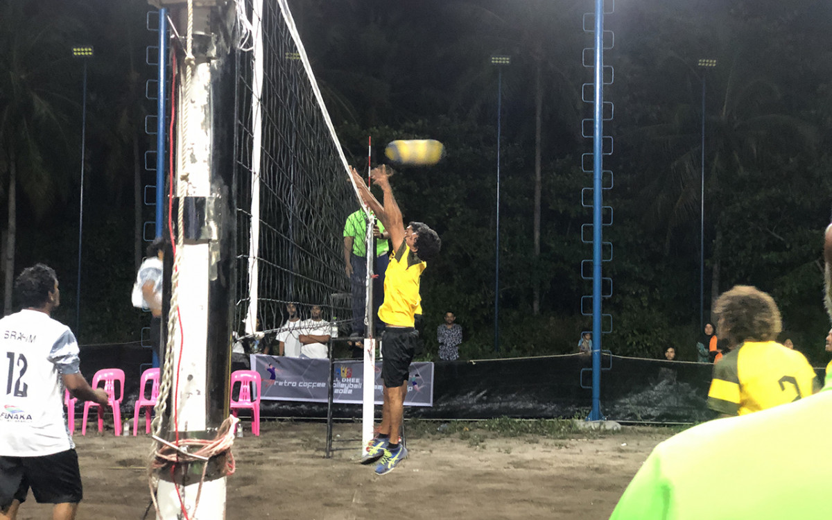 ރެޓްރޯ ވޮލީމުބާރާތުގެ މެޗެއްގެ ތެރެއިން