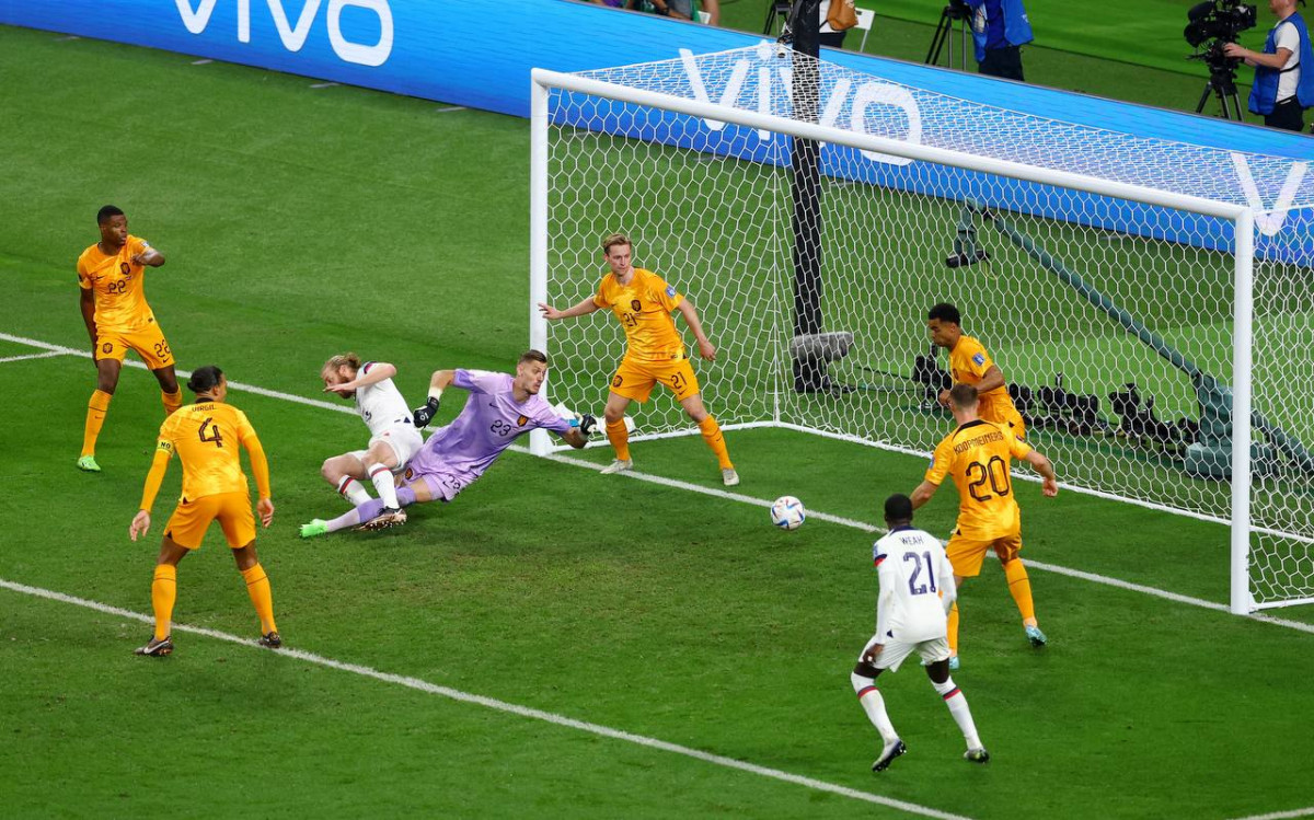 އެމެރިކާ އަދި ނެދަލެންޑްސް ކުޅުނު މެޗުގެ ތެރެއިން - ފޮޓޯ: ރޮއިޓާސް