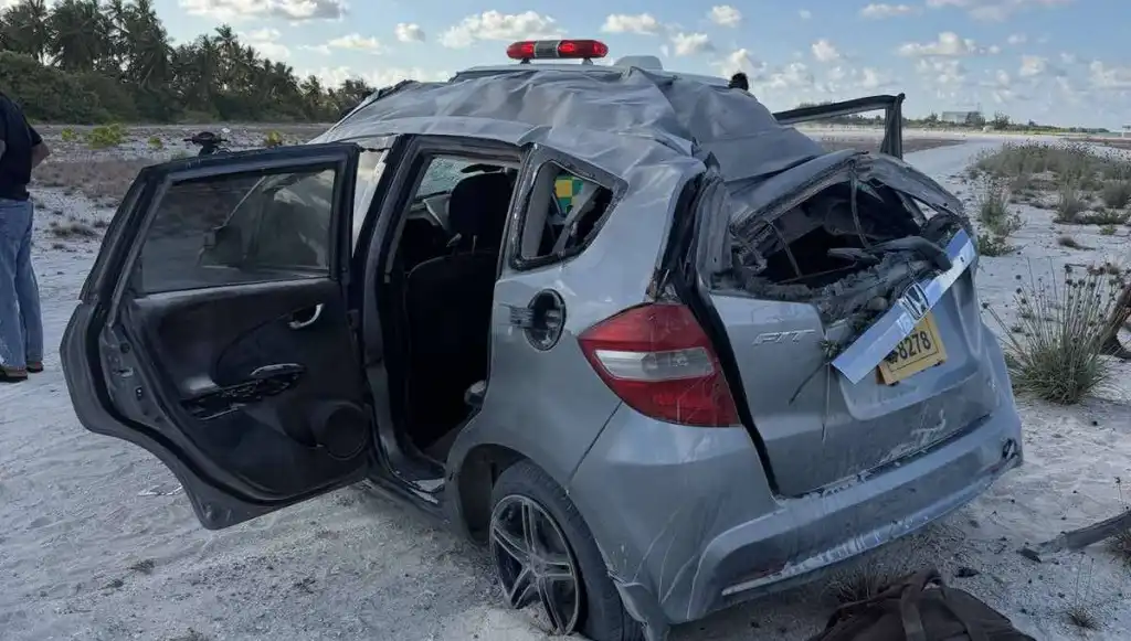 އައްޑޫ ސިޓީގެ ހިތަދޫގައި ހިއްކި ސަރަހައްދުގައި ހިނގި އެކްސިޑެންޓުގައި އަނިޔާވި ޑްރައިވަރަށް ފަރުވާ ދެމުންދަނީ ވެންޓިލޭޓަރުގައި