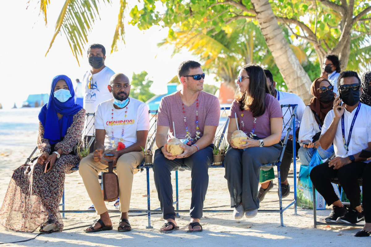 ދިއްގަރު ހޯމްސްޓޭގެ ދަށުން އައި ސޫދާންގެ ދެމަފިރިންނާއި އެމެރިކާގެ ދެމަފިރިން