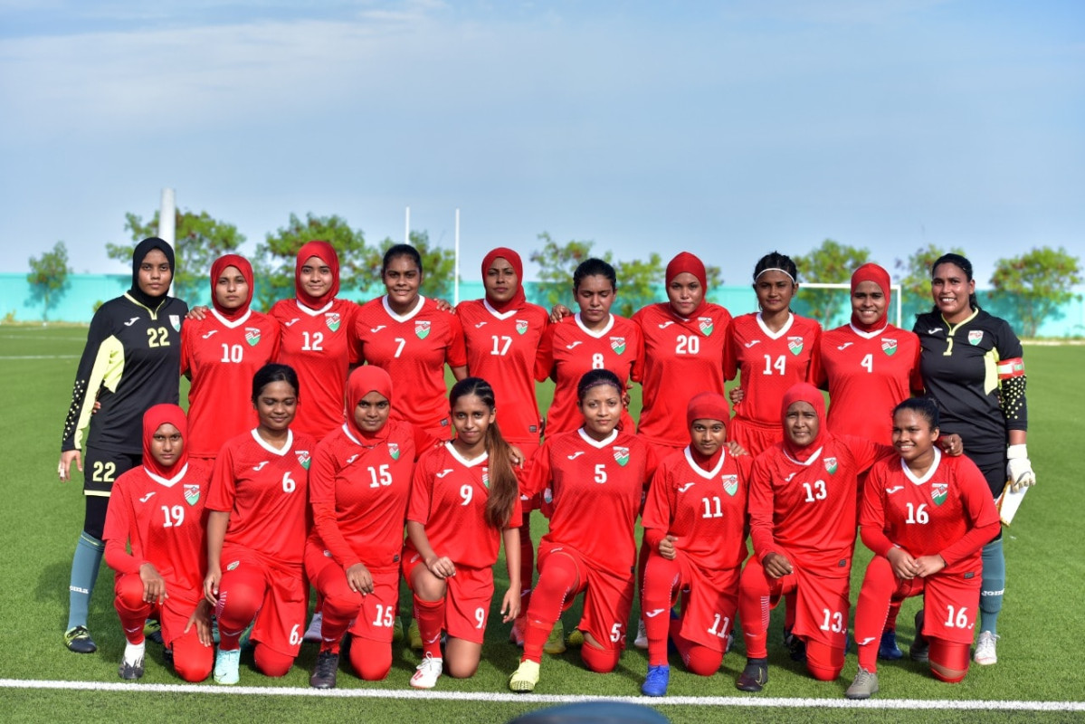 ގައުމީ އަންހެން ފުޓްބޯޅަ ޓީމް