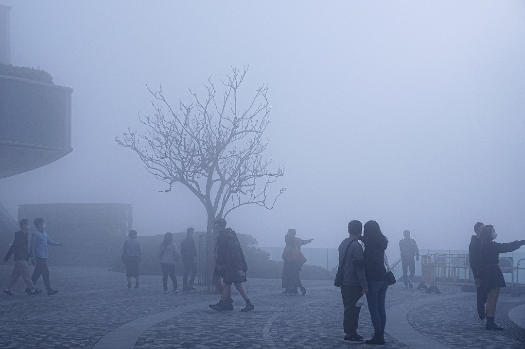 ހޮންގްކޮންގައި ފިނި ބޮޑުވެ، ފޮގްވެފައި - ފޮޓޯ: ރޮއިޓަރސް