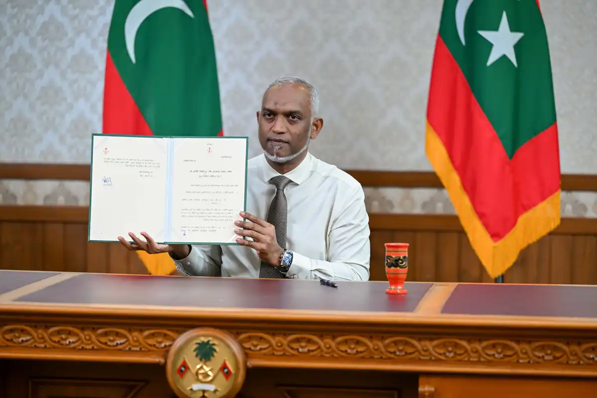 President signs first amendment to Foreign Exchange Act into law.