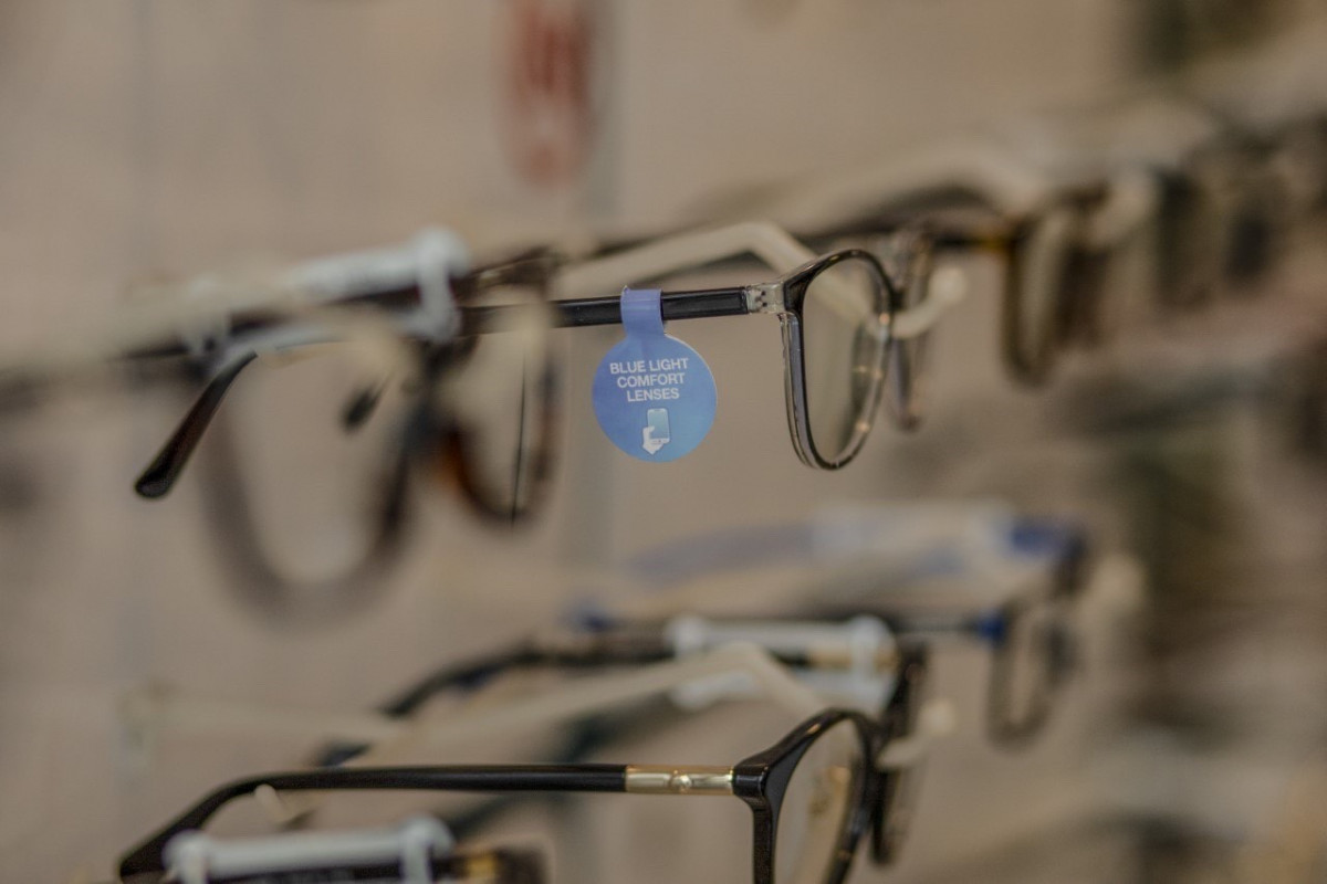 ބްލޫލައިޓް ލެންސް ހުންނަ އައިނު