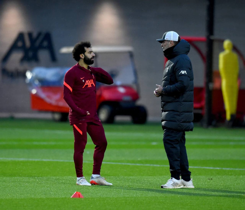 ލިވަޕޫލްގެ ކޯޗު ޔާގަން ކްލޮޕް އަދި އެ ޓީމަށް ކުޅެމުން އަންނަ މިޞްރުގެ ކެޕްޓަން މުޙައްމަދު ޞަލާޙު