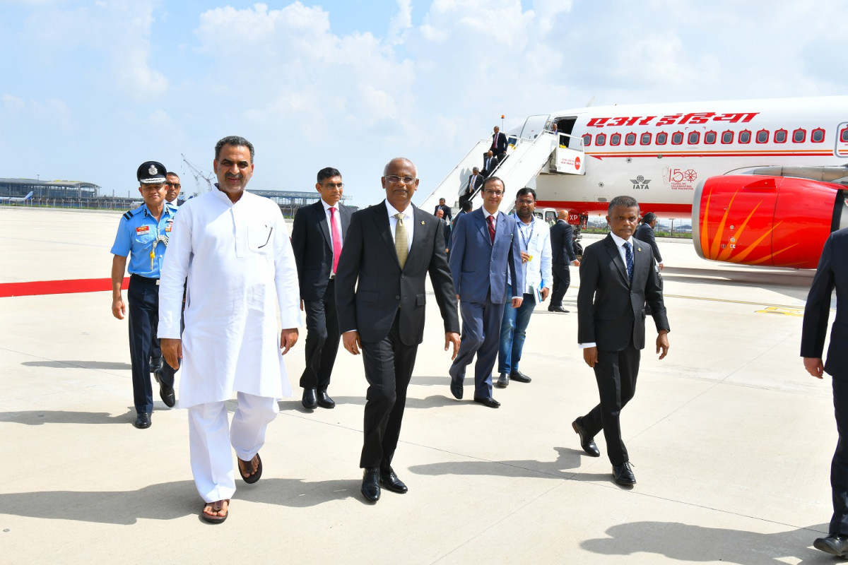 ރައީސްއަށް ރިސެޕްޓޯރިއަމް އެއަރފޯސް ސްޓޭޝްގައި