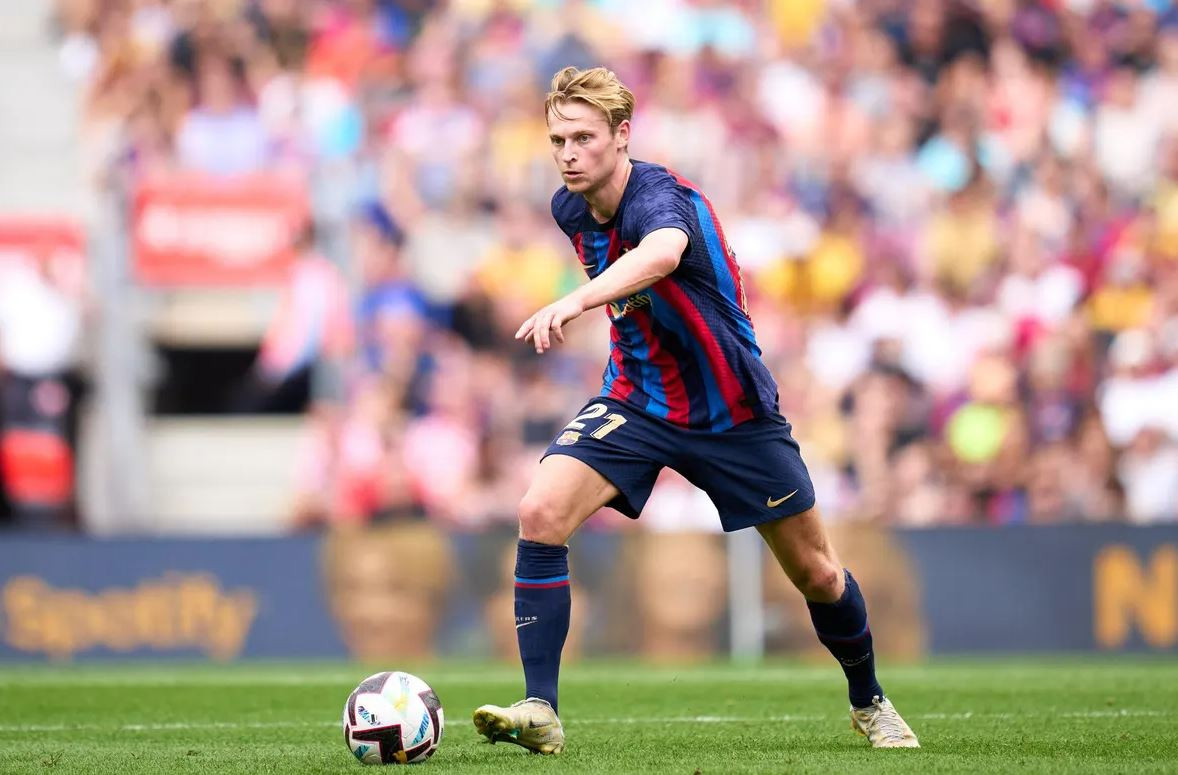 ބާސެލޯނާ އަށް ކުޅެމުން އަންނަ ފްރެންކީ ޑި ޔޯން