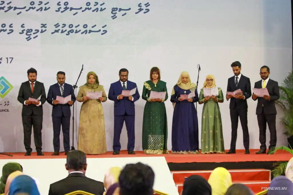 އަލަށް އިންތިޚާބުވި ކައުންސިލަރުން މަޤާމުގެ ހުވާކޮށް، ޑަބްލިއުޑީސީ މެމްބަރުން އިޤުރާރުގައި ސޮއިކުރުން