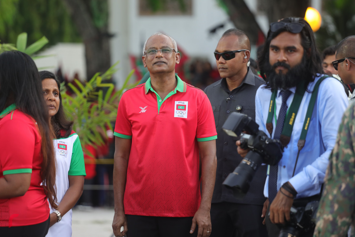 29 ޖުލައި 2019 --ދިވެހި ޓީމުގެ ޑެލިގޭޝަނަށް މަރުހަބާ ދެންނެވުމަށް ރައީސުލް ޖުމްހޫރިއްޔާ އިބްރާހިމް މުހައްމަދު ސާލިހް-- ފޮޓޯ: ޝުއައިބް މުހައްމަދު