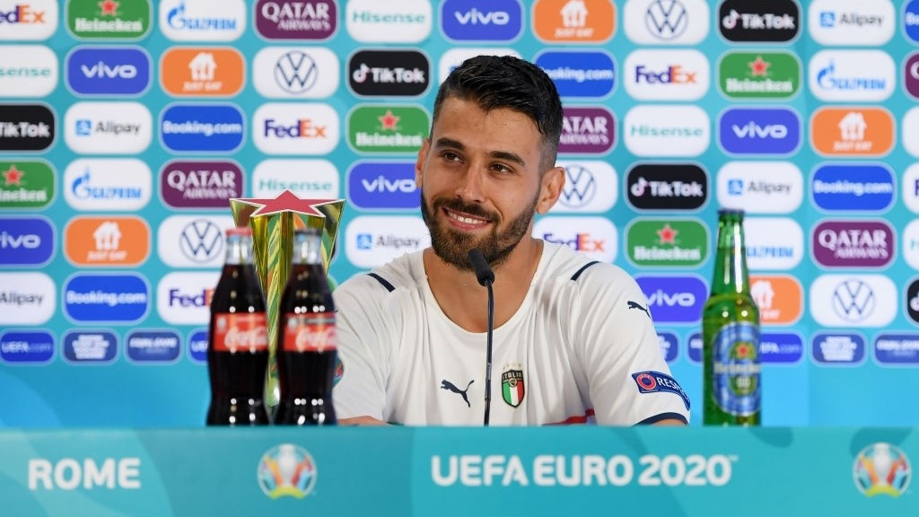 ތުރުކީ އާއި އިޓަލީ ބައްދަލުކުރި މެޗުގެ މޮޅު ކުޅުންތެރިއަކަށް ހޮވުނު އިޓަލީގެ ލެއާންޑްރޯ ސްޕިނައްޒޯލާ - ފޮޓޯ: ގެޓީ އިމޭޖަސް