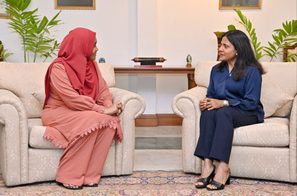 First Lady meets with the spouse of the President-elect