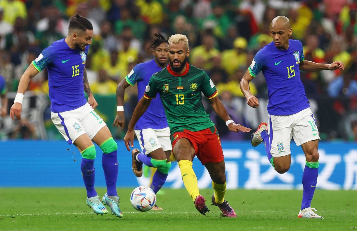 ކެމަރޫން އަދި ބްރެޒިލް ކުޅުނު މެޗުގެ ތެރެއިން - ފޮޓޯ: ރޮއިޓާސް