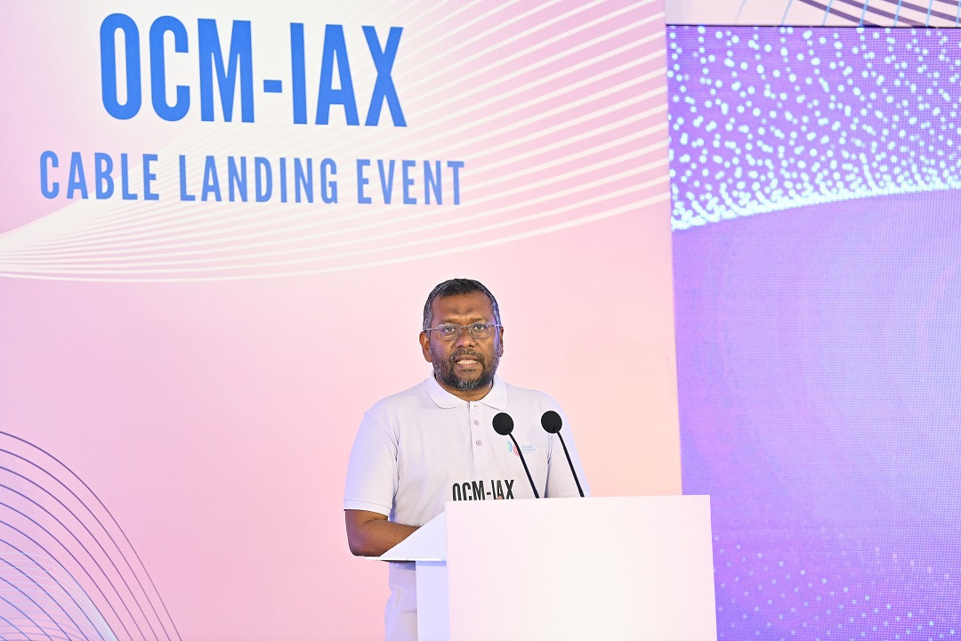 އައި.އޭ.އެކްސް ސަބްމެރިން ކޭބަލް ރަސްމީކޮށް ދިވެހިރާއްޖެއާ ގުޅާލުމުން، އިންޓަރނެޓް ގަންނަ އަގު 50 އިންސައްތަ ކުޑަކުރެވިގެންދާނެ ކަމަށް އިކޮނޮމިކް މިނިސްޓަރ ފައްޔާޒް އިސްމާއިލް ވިދާޅުވި - ފޮޓޯ: ރައީސް އޮފީސް