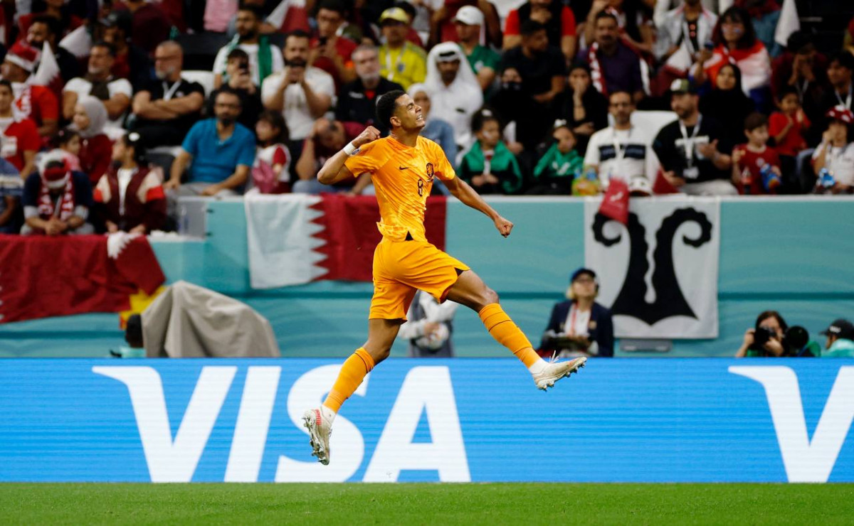 ޤަތަރު އަދި ނެދަލެންޑްސް ކުޅުނު މެޗުގެ ތެރެއިން - ފޮޓޯ: ރޮއިޓާސް