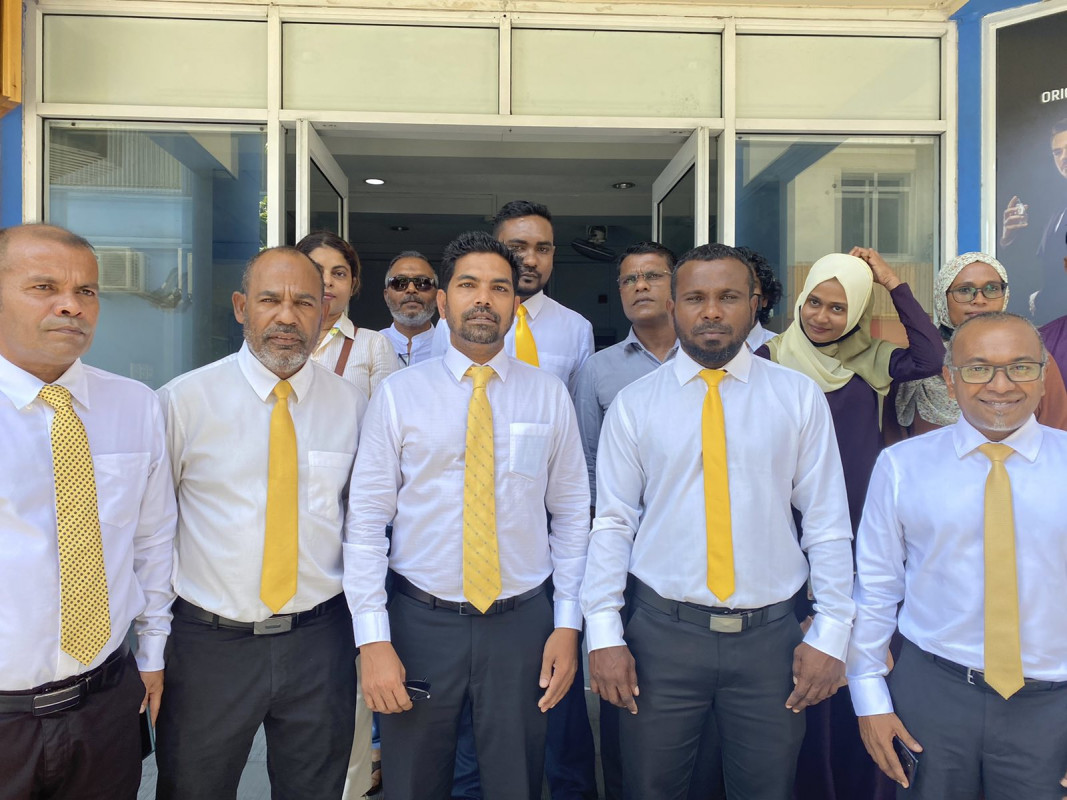 ކޮމަންޑޫ ދާއިރާ އެމްޑީޕީ ކެނޑިޑޭޓް ރާޝިދުގެ، ޕާޓީގެ މެމްބަރުންނާއެކު