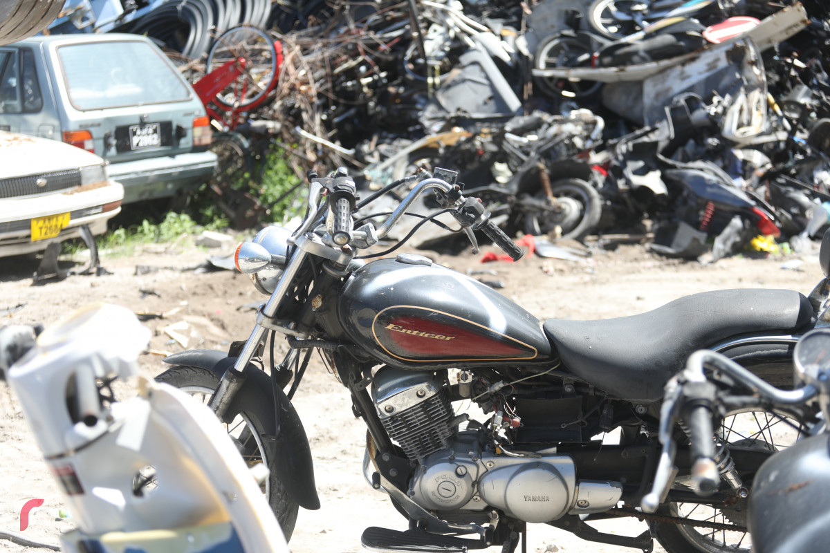 15 ޖޫން 2019 -- ޓޯކޮށްފައިވާ ބައެއް ވެހިކަލްތައް ނައްތާލަނީ-- ފޮޓޯ: ޝުއައިބް މުހައްމަދު