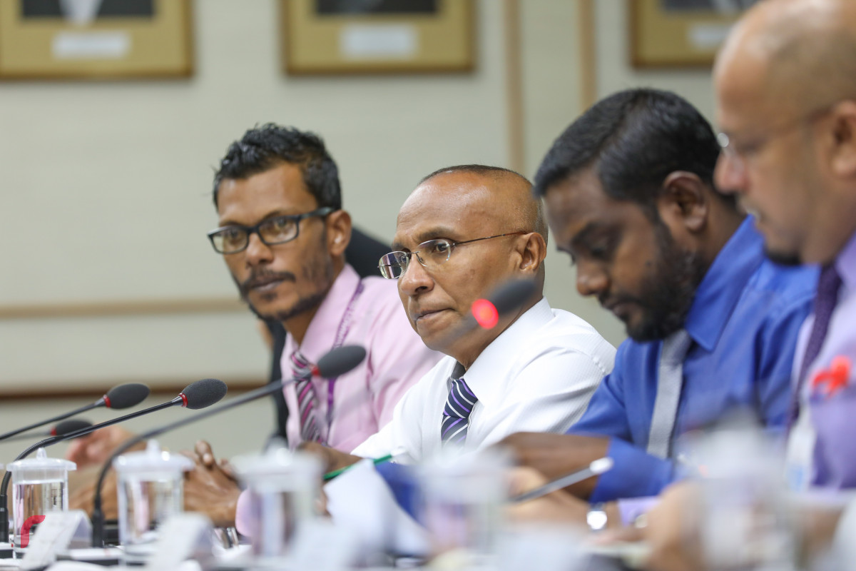 އިލެކްޝަންސް ކޮމިޝަންގެ މެމްބަރުންނާއެކު މަޖިލީހުގެ ކޮމެޓީތަކުން ބޭއްވި ބައްދަލުވުމުގެ ތެރެއިން -- ފޮޓޯ: ޔޫސުފް ސޮފްވާން